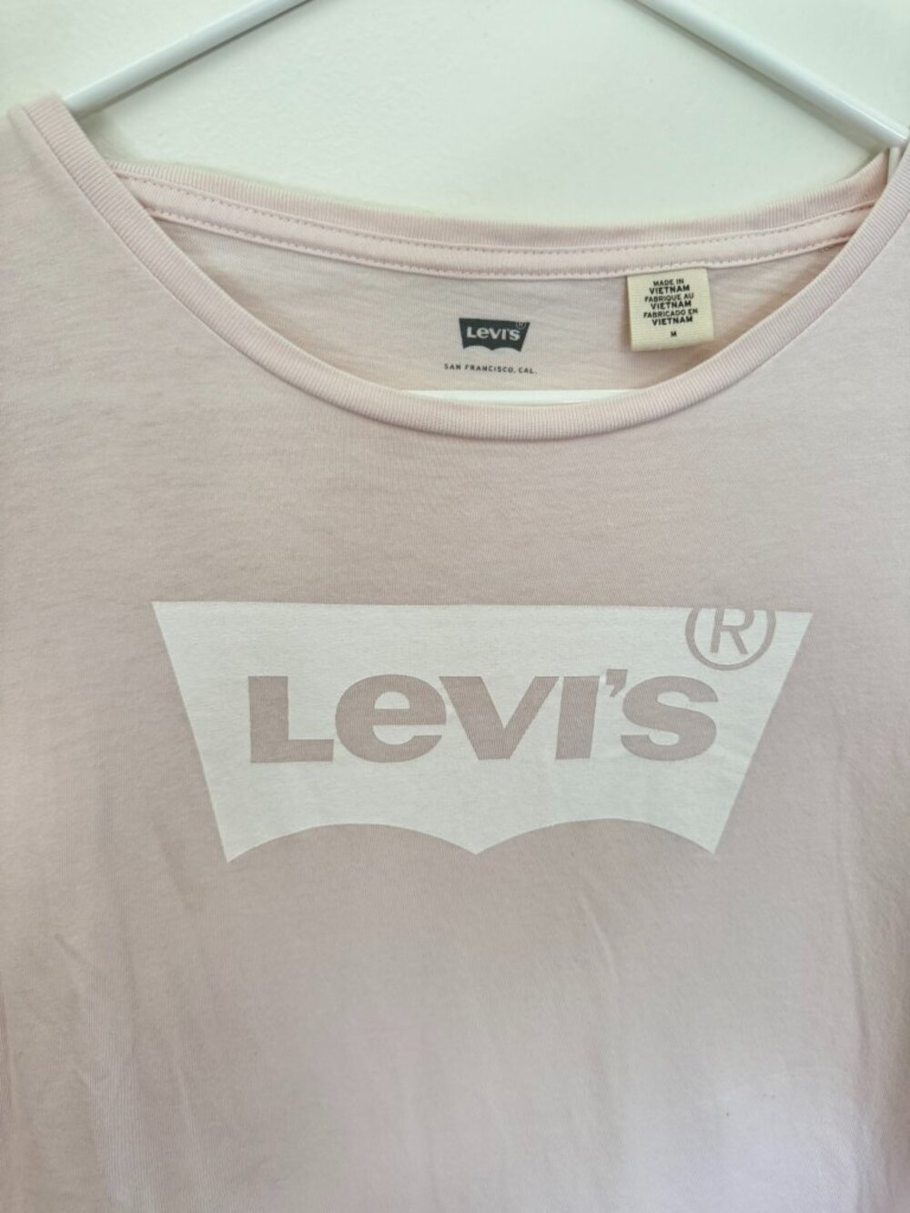 Levis Women's T-Shirt - Picture 2 of 5